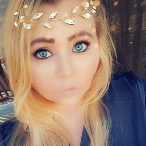 Meet your Posher, Larissa